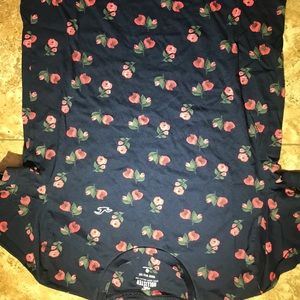 Blue Hollister Shirt decorated with roses